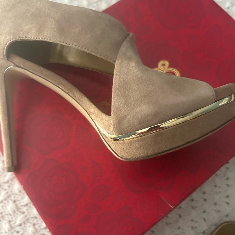 Carlos by Carlos Santana Tan Platform Heels